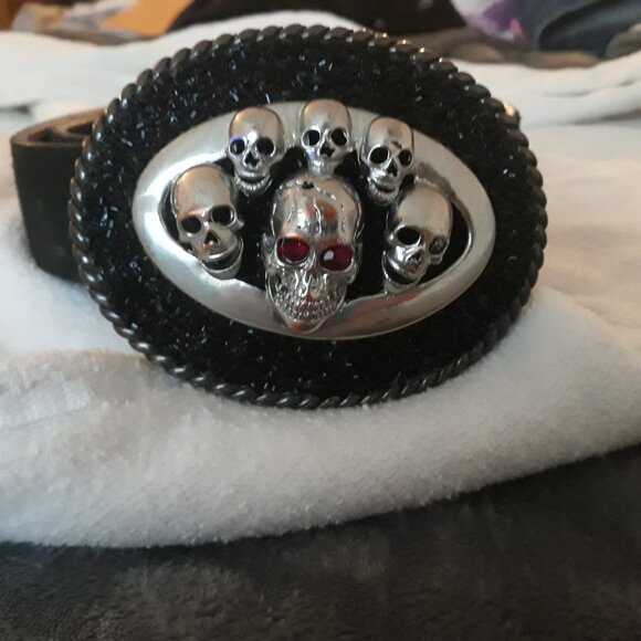 Mens new black belt with skeleton heads ruby eye color buckle. Size XL - Picture 2 of 2